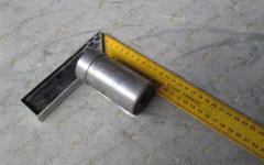 Вал шестерни промежуточной задней передачи левый КПП HW18709 HOWO WG2212050101