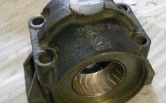 Корпус балансира (под 2 стремянки, 4 отв.) на втулке без конусных подшипников 199114529935