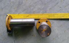 Палец рычага управления ковшом верхний с круглым фланцем  d=60, l=190 CDM833 LG30F.11.07 (311003D)