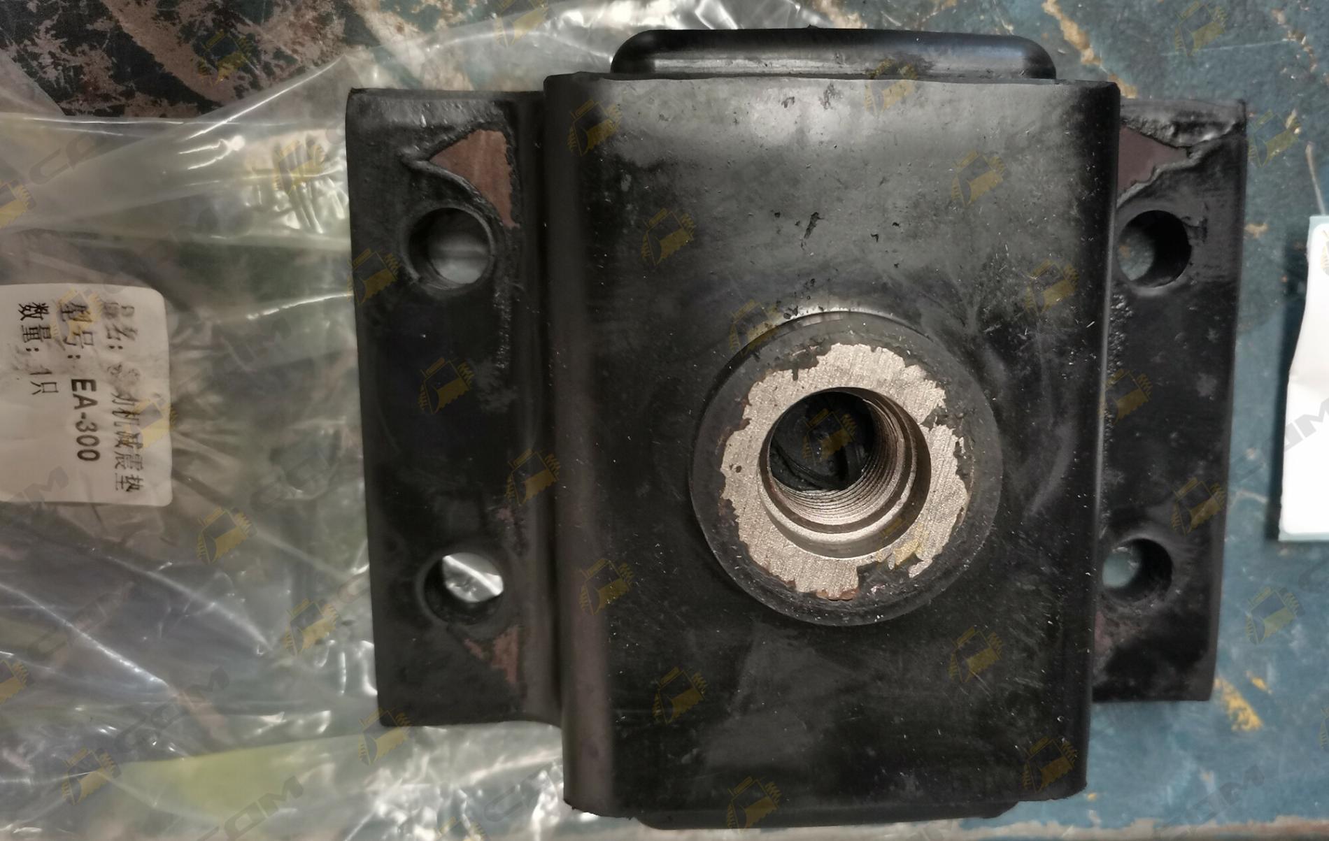 Подушка крепления двигателя задняя LG833B 60101100716/EA-300