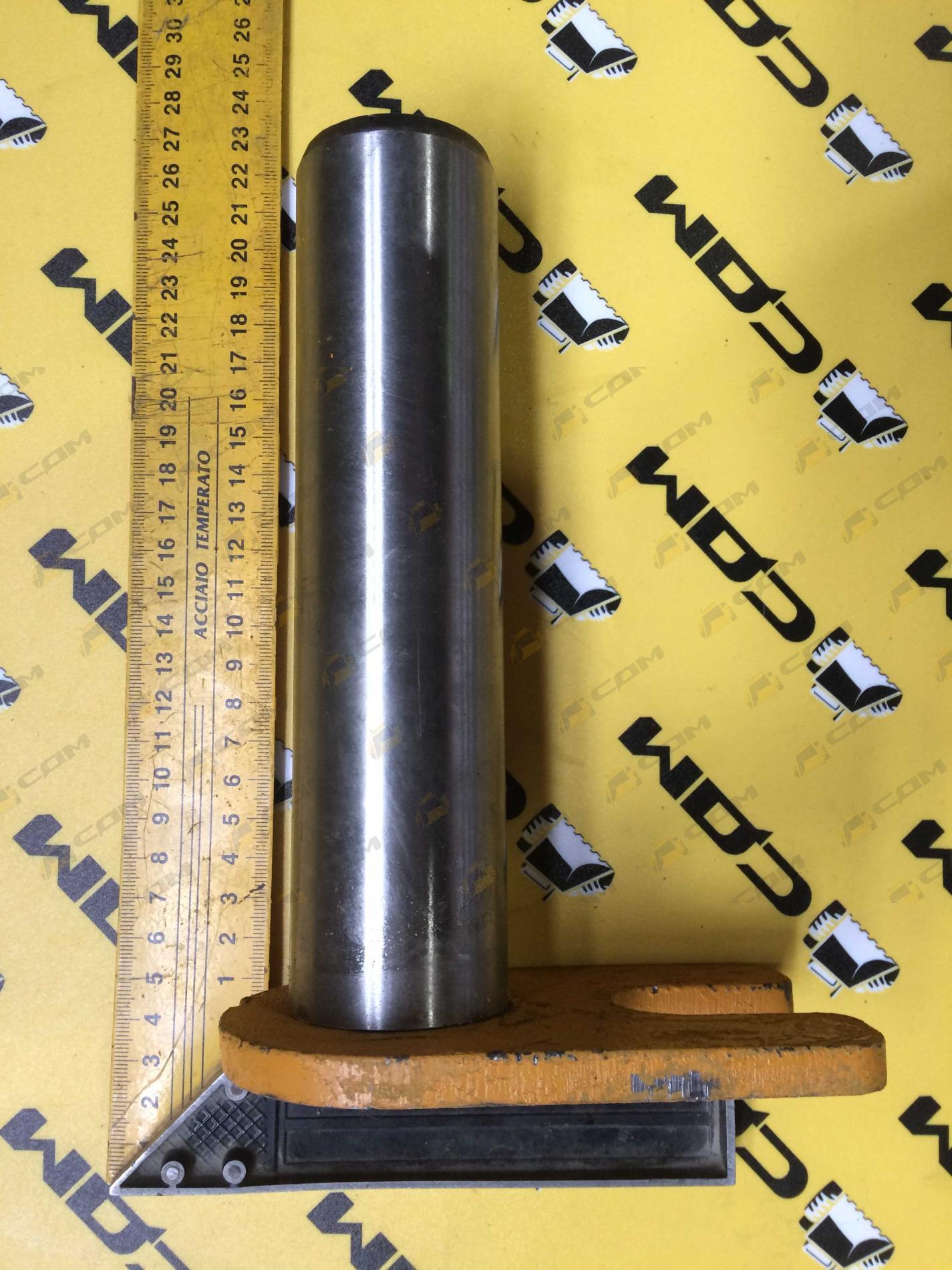 Палец цилиндра подъема стрелы нижний d=50 L=212 LW330F (II).8.4