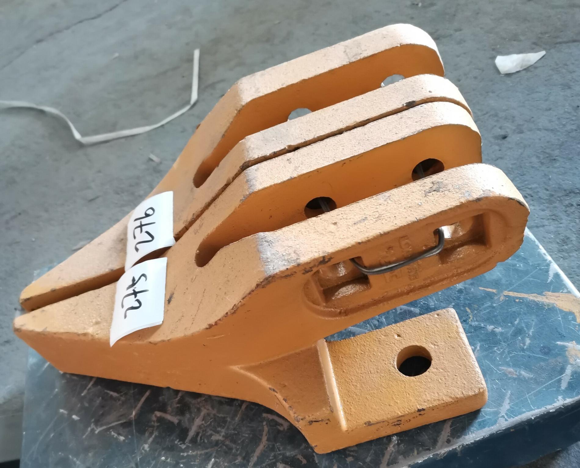 Зуб ковша боковой левый LG855B 30871102149