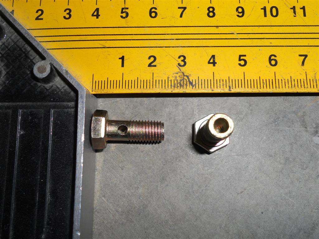 Болт M8 обратки с форсунок (Euro 3) VG1540080081