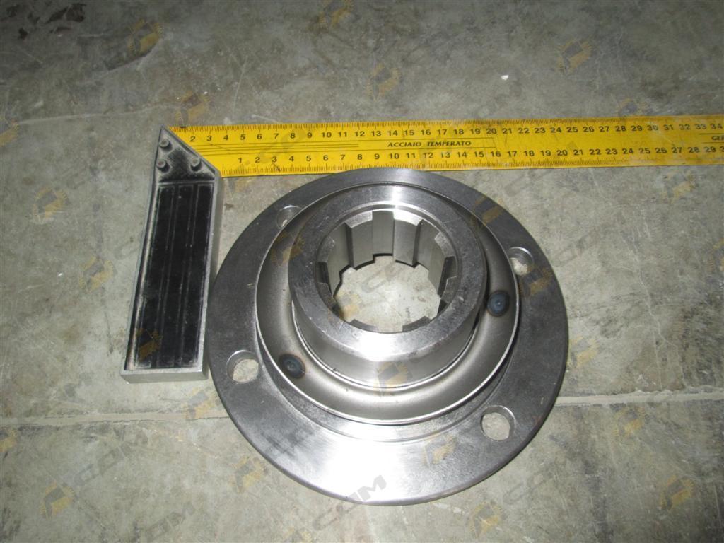 Фланец редуктора моста d-180, 4 отверстия, крупный шлиц HOWO (AZ91140155)