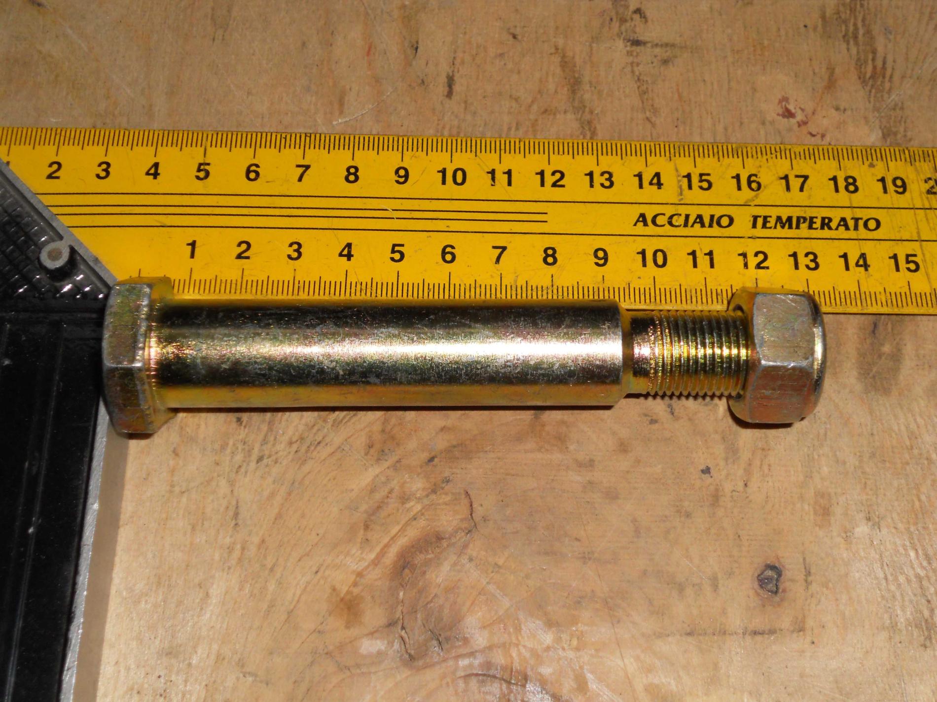 Болт крепления заднего стабилизатора с гайкой H2/H3 HOWO / HOWO A7 WG80680029