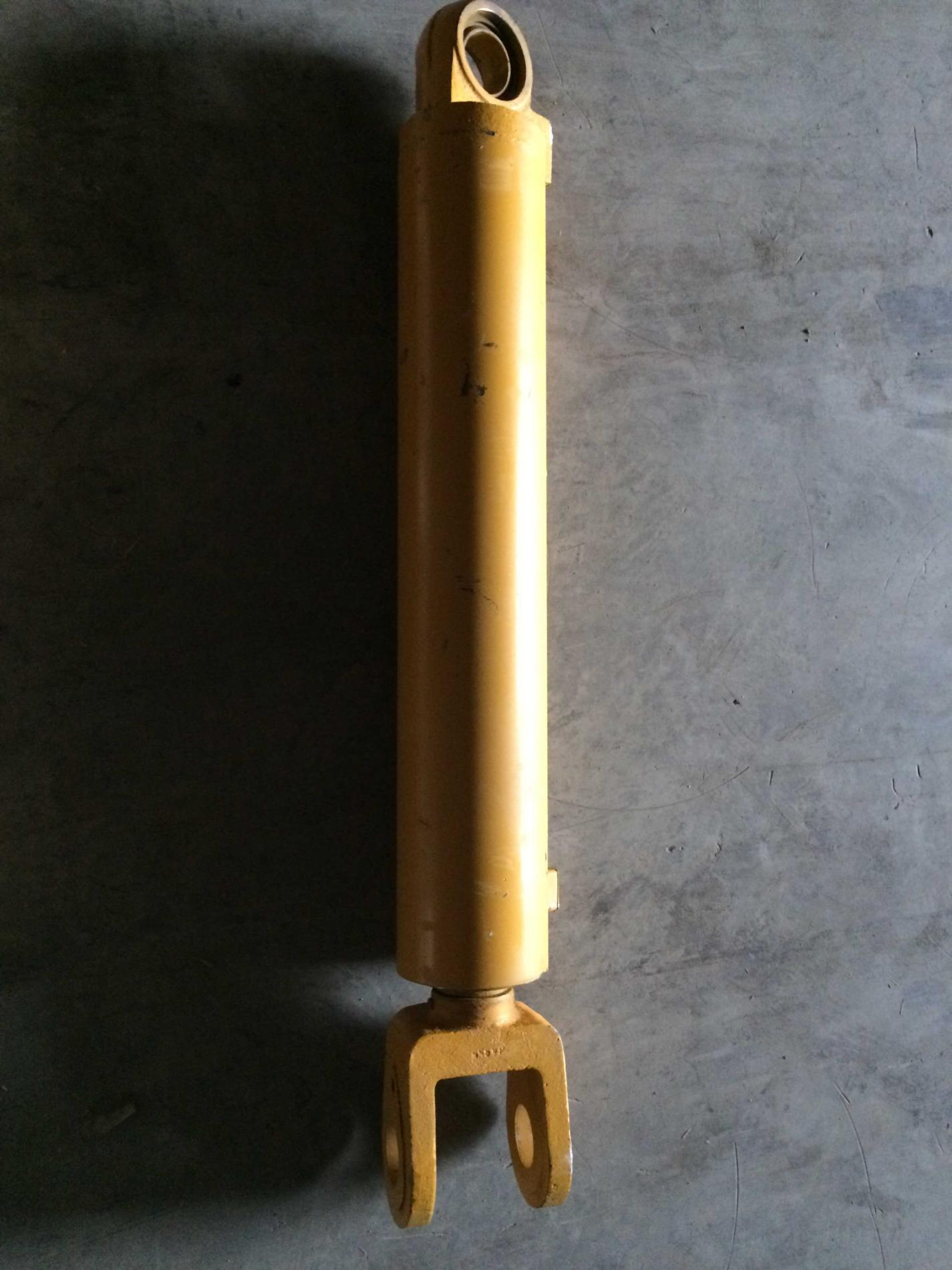 Цилиндр подъема стрелы D штока 90 мм CDM855 LG855.07II.02