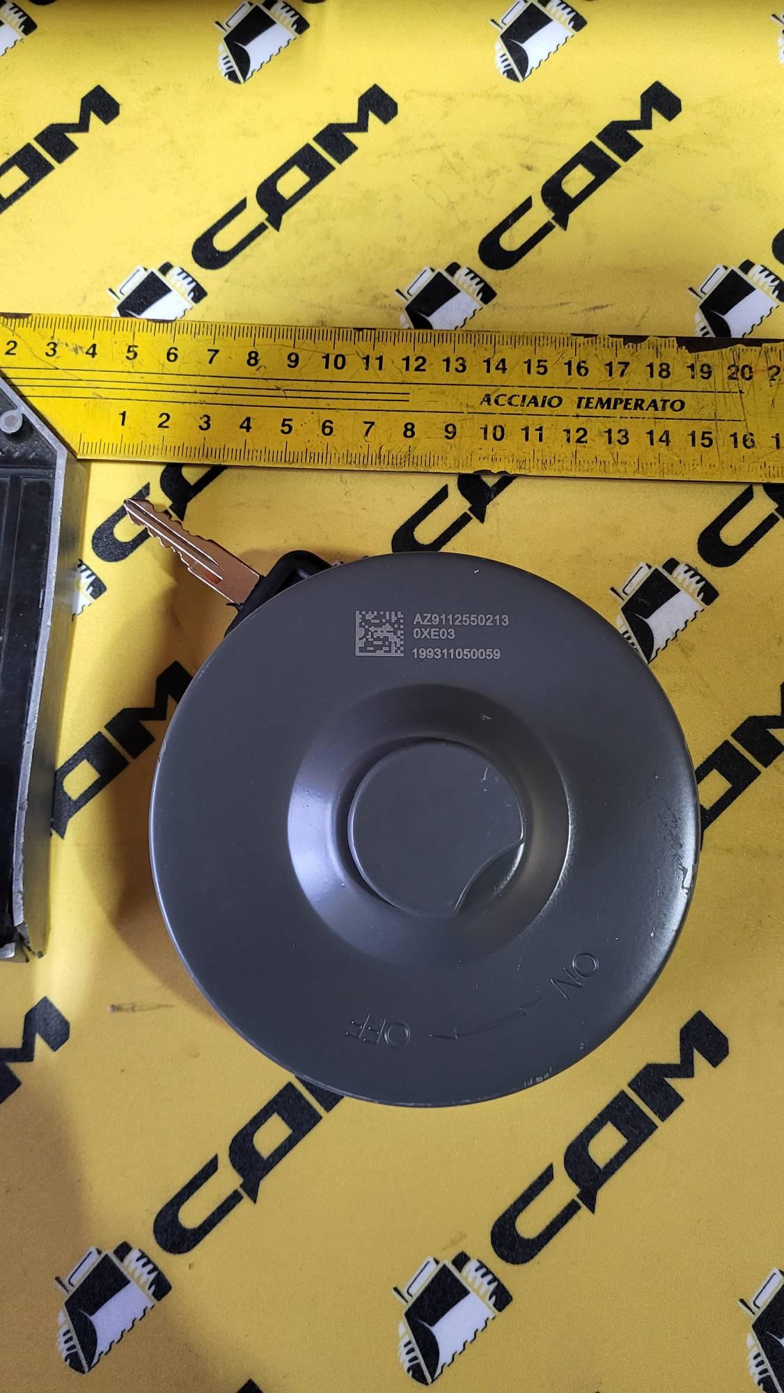 Крышка топливного бака с замком HOWO AZ9112550210-2