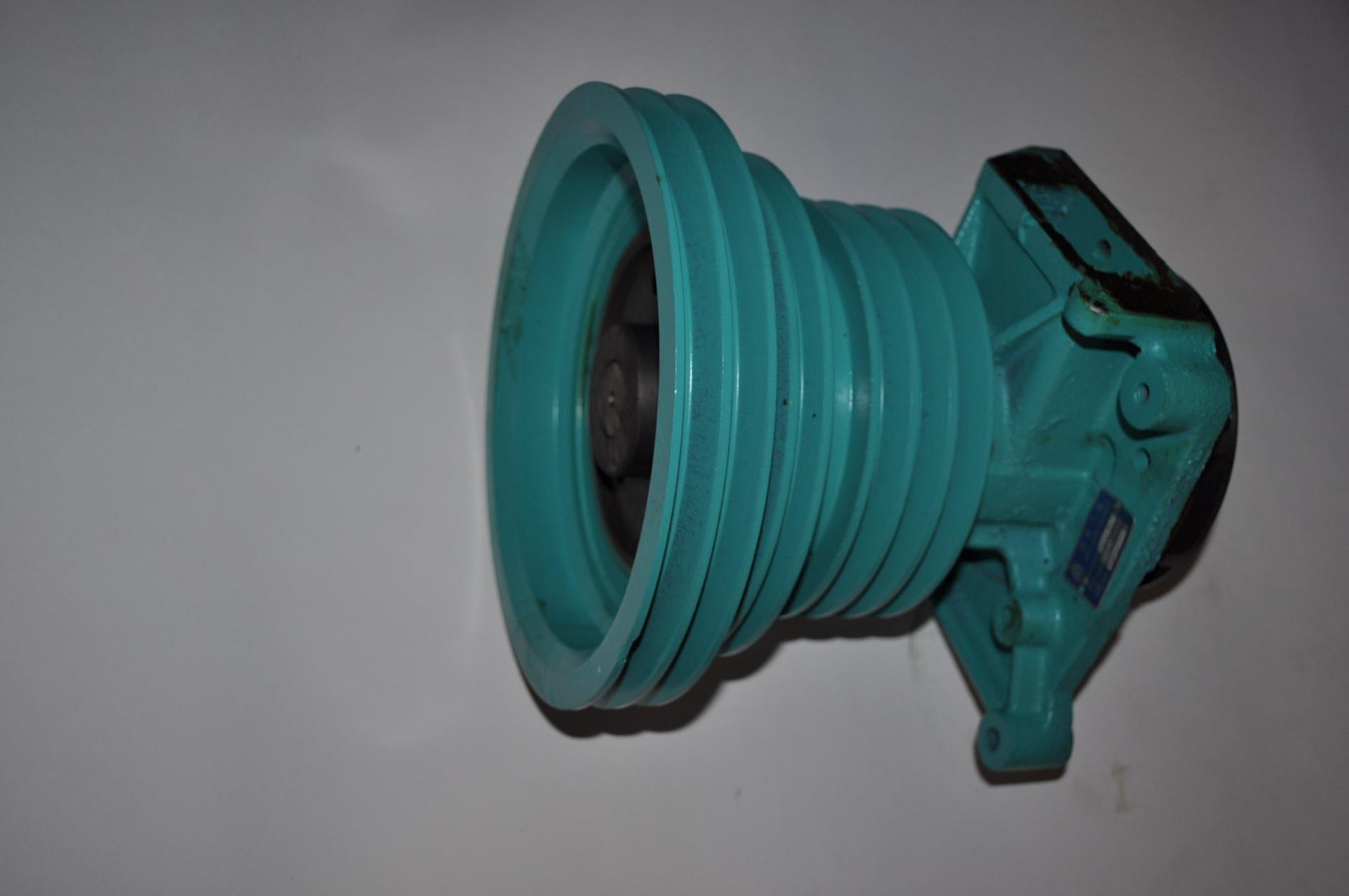 Помпа HOWO EURO2 (клиновой ремень) VG1500060050