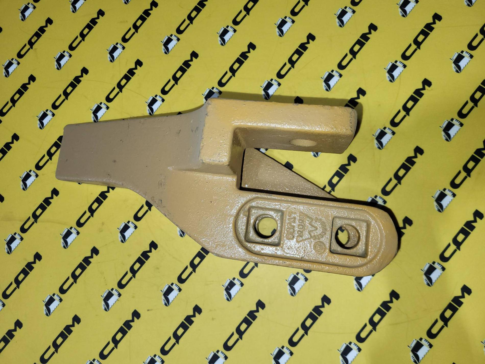 Зуб ковша боковой правый LG855B 30871102150