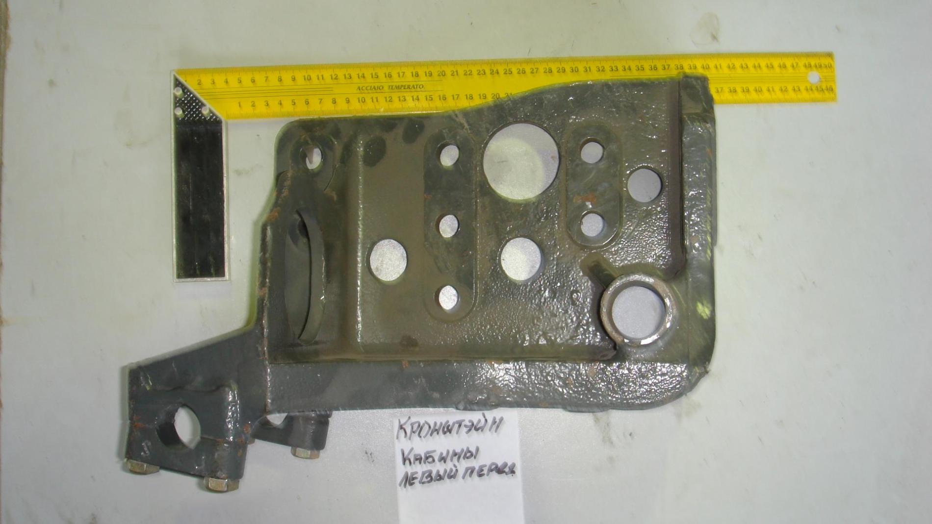 Кронштейн кабины левый передний HOWO AZ1642430041