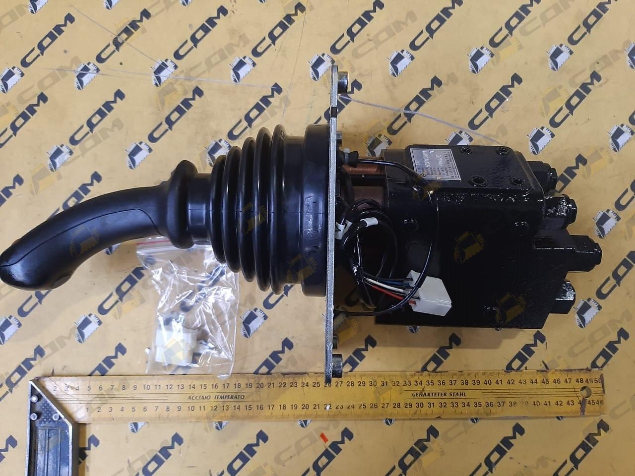 Клапан управления гидравлической системой (джойстик 1 рукоятки) CDM855 DXS160388