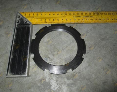 Гайка бортового редуктора CDM855F LG50F.04420A