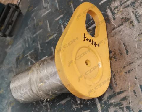 Палец  сочленения гидроцилиндра поворота с рамой передний d=50 L=140 LG968/956